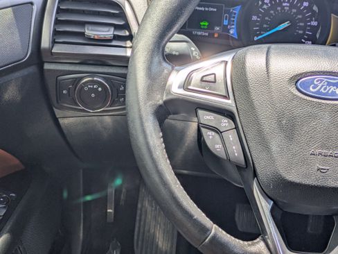 Used 2019 Ford Fusion Energi Titanium FWD image 21
