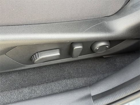 Certified 2025 Subaru Crosstrek 2.0i Premium image 17