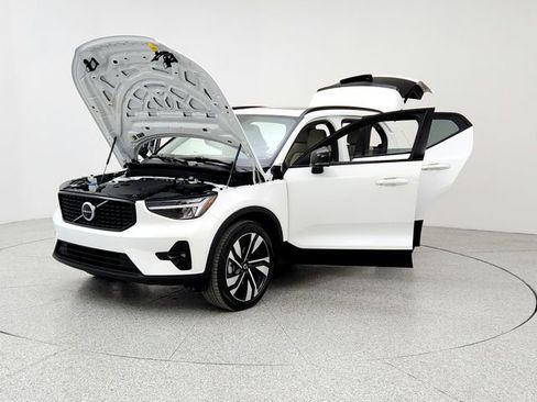 Certified 2024 Volvo XC40 B5 Plus w/ Protection Package Premier image 9