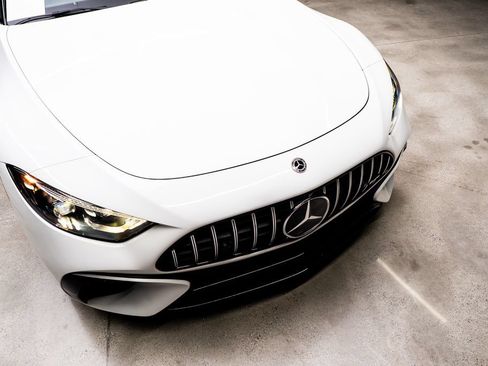 Used 2022 Mercedes-Benz SL 55 AMG 4MATIC w/ Driver Assistance Package image 9
