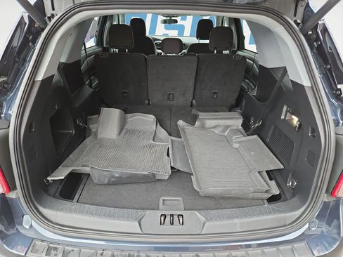 Used 2023 Ford Explorer XLT image 17