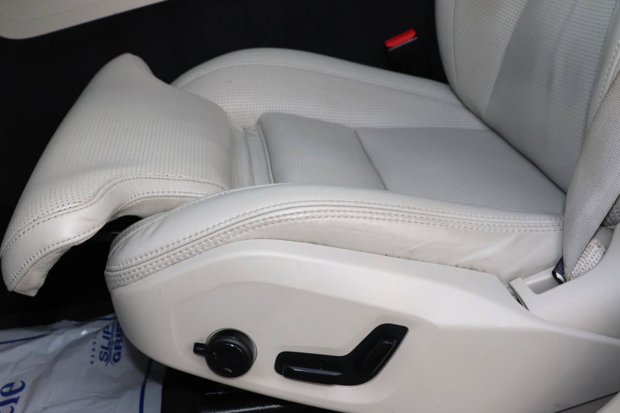 Used 2019 Volvo XC60 T6 Inscription w/ Protection Package Premier AWD/4WD image 12
