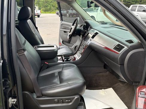 Used 2013 Cadillac Escalade Premium AWD/4WD image 13