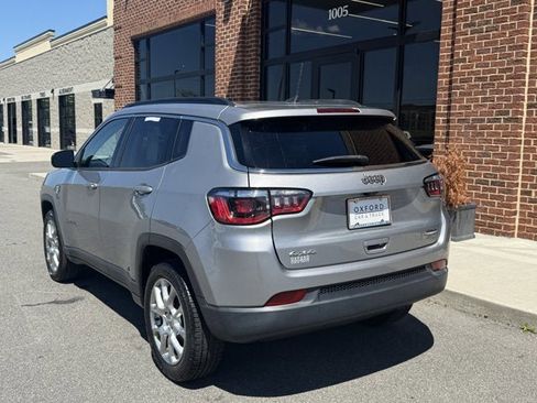 Used 2022 Jeep Compass Latitude w/ Sun and Sound Group AWD/4WD image 4