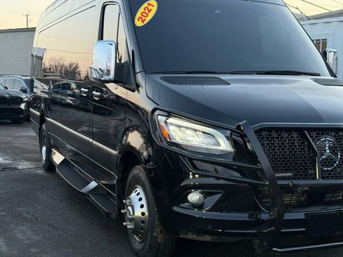 Used 2021 Mercedes-Benz Sprinter 3500 w/ Comfort Plus Package image 20