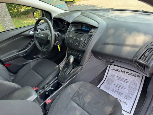 Used 2017 Ford Focus SE FWD image 16