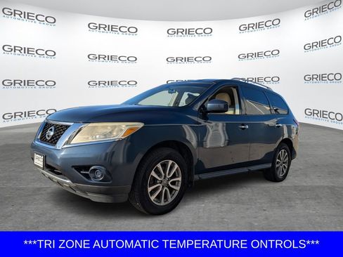 Used 2014 Nissan Pathfinder SV image 3