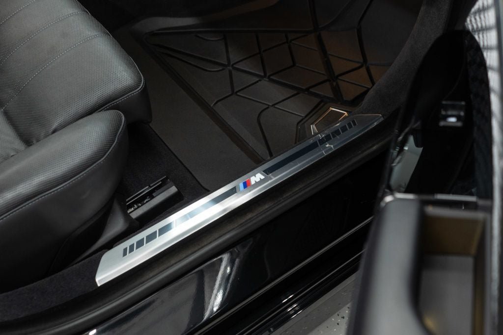 Used 2023 BMW 760i xDrive AWD/4WD image 12