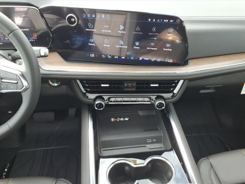 New 2026 Chevrolet Suburban High Country RWD image 24