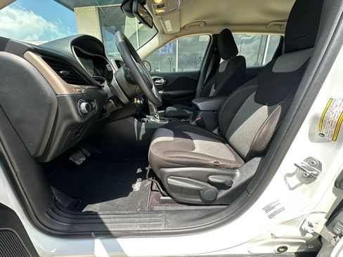 Used 2016 Jeep Cherokee Sport AWD/4WD image 10