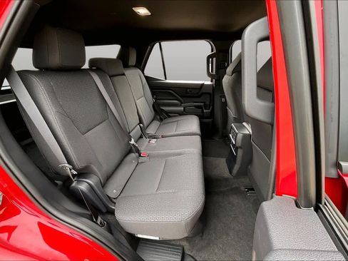 Used 2025 Toyota 4Runner SR5 AWD/4WD image 18