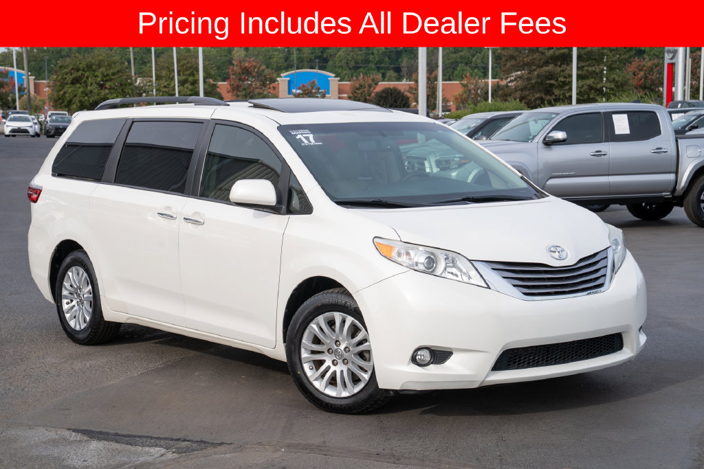 Used 2017 Toyota Sienna XLE FWD image 1