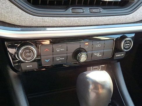 Certified 2022 Jeep Compass Latitude image 19