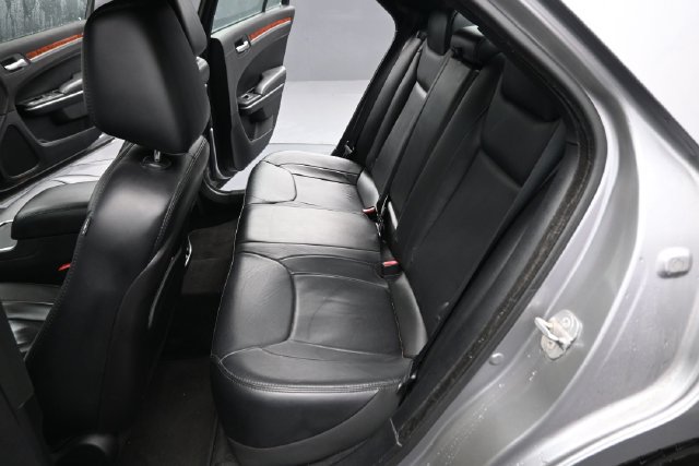 Used 2014 Chrysler 300 AWD image 10
