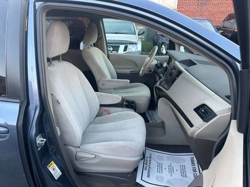 Used 2014 Toyota Sienna LE image 17