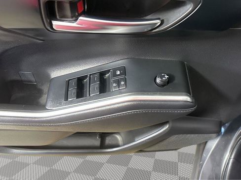 Used 2024 Toyota Highlander XLE image 25