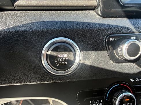 Used 2018 Kia Niro LX image 12