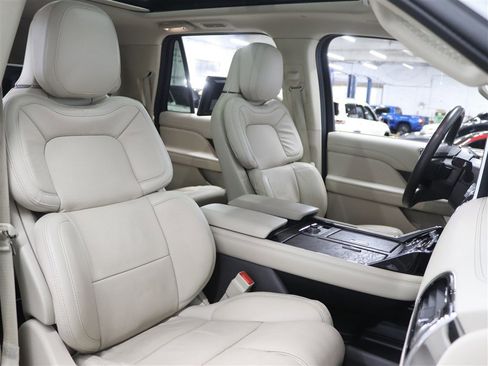 Used 2021 Lincoln Navigator L Reserve w/ Luxury Package image 16