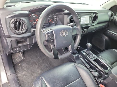 Used 2017 Toyota Tacoma SR image 19
