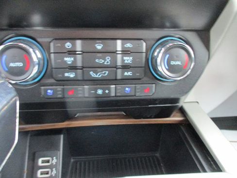 Used 2020 Ford F150 Lariat image 15