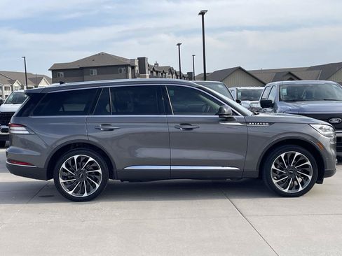 Used 2023 Lincoln Aviator Reserve w/ Equipment Group 201A AWD/4WD image 6
