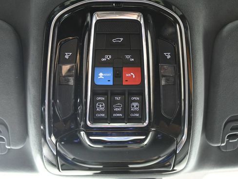 Used 2022 Jeep Grand Wagoneer Series II AWD/4WD image 32