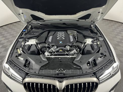 Used 2022 BMW M550i xDrive AWD/4WD image 20