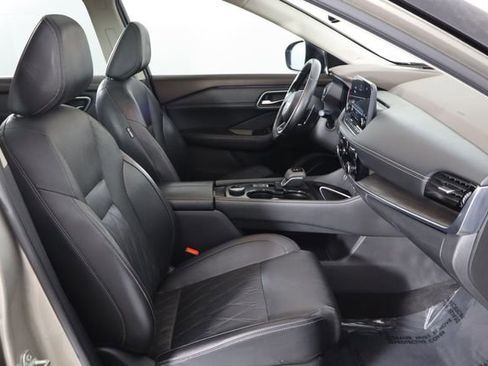 Used 2022 Nissan Rogue Platinum w/ Head-Up Display Package AWD/4WD image 17