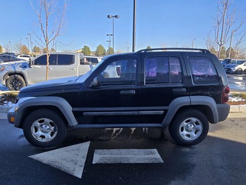 Used 2007 Jeep Liberty Sport image 2