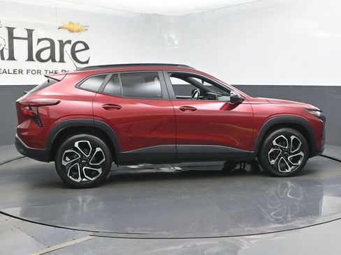 Used 2024 Chevrolet Trax RS w/ Sunroof Package FWD image 37