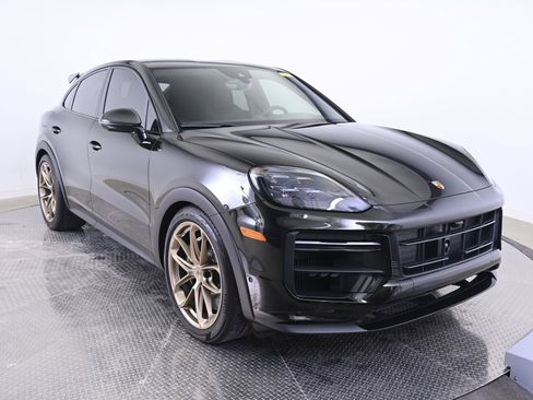 Used 2025 Porsche Cayenne Turbo GT image 9