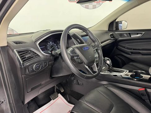 Used 2018 Ford Edge Titanium w/ Ford Safe & Smart Package FWD image 10