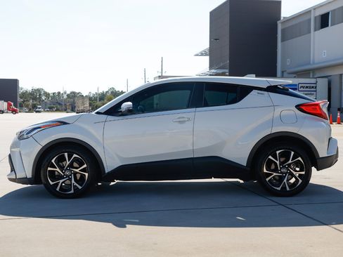 Used 2020 Toyota C-HR XLE image 3