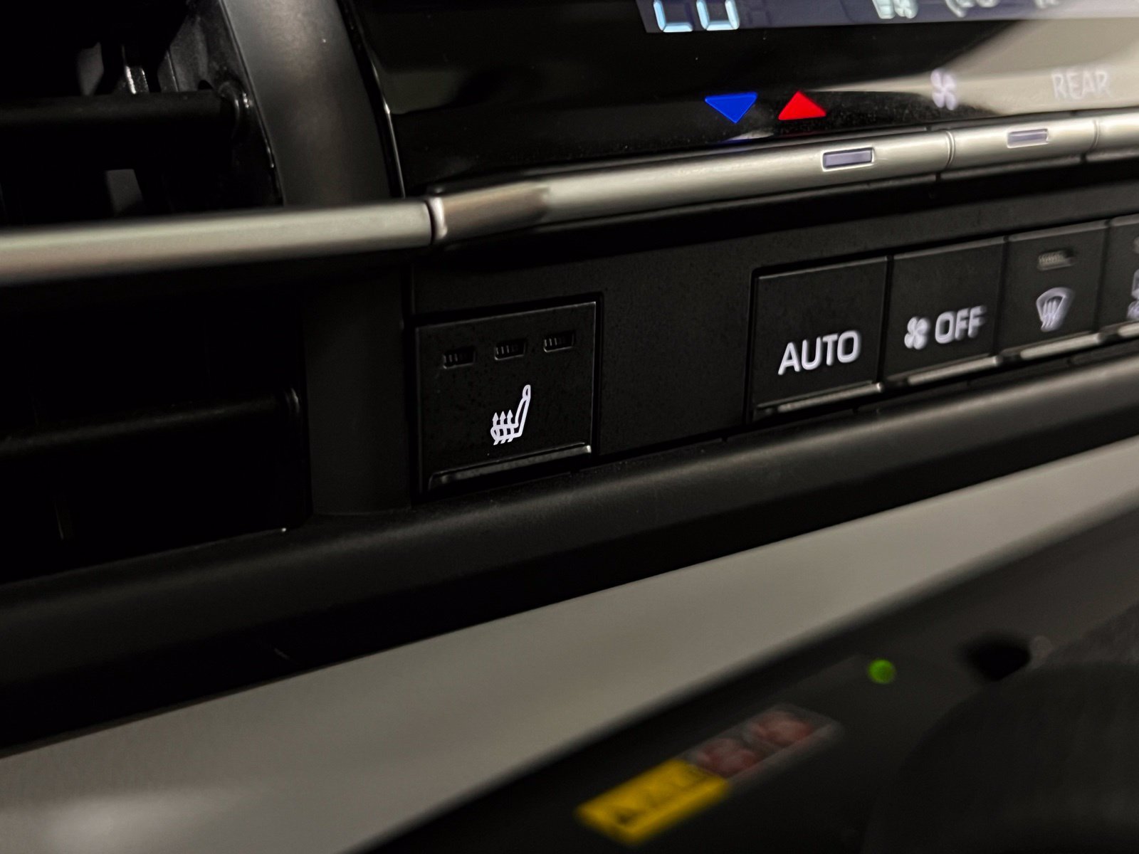 Certified 2025 Toyota Sienna XLE FWD image 18