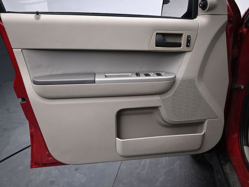 Used 2010 Ford Escape XLT image 17