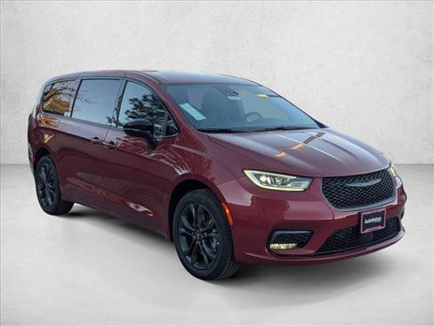 New 2026 Chrysler Pacifica Select image 7