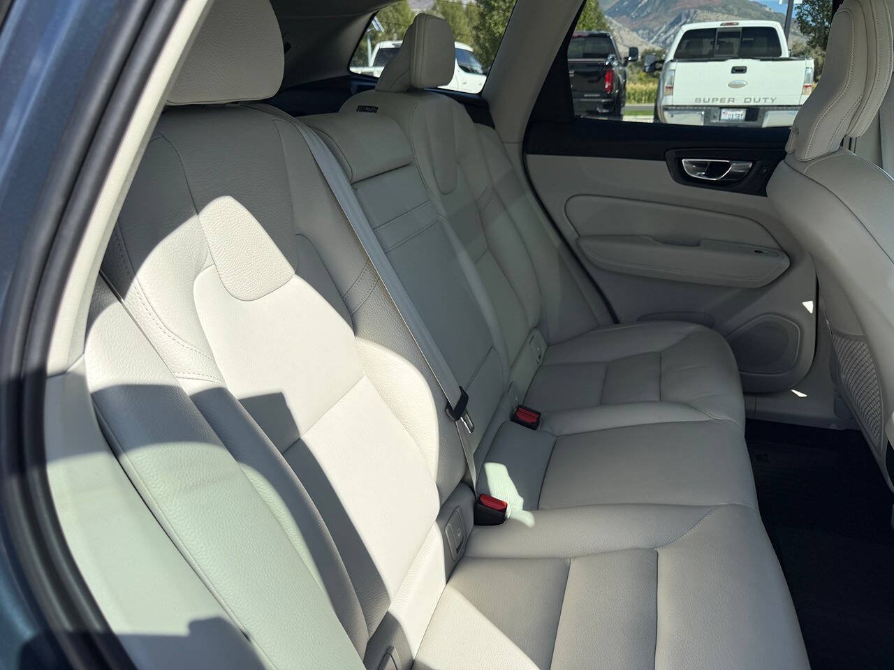 Used 2020 Volvo XC60 T5 Momentum w/ Protection Package Premier AWD/4WD image 21
