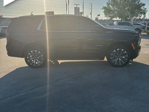 Used 2026 Chevrolet Tahoe High Country RWD image 3
