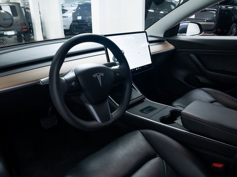 Used 2019 Tesla Model 3 Long Range image 17