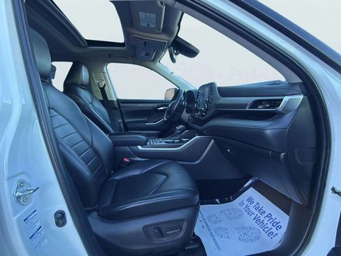 Used 2021 Toyota Highlander XLE image 12