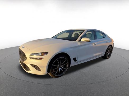 Used 2025 Genesis G70 2.5T image 9