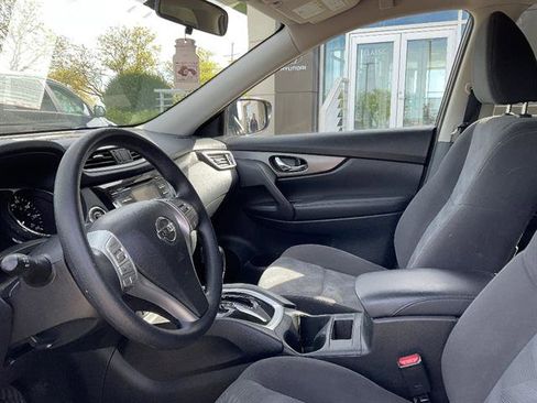 Used 2016 Nissan Rogue SV AWD/4WD image 2