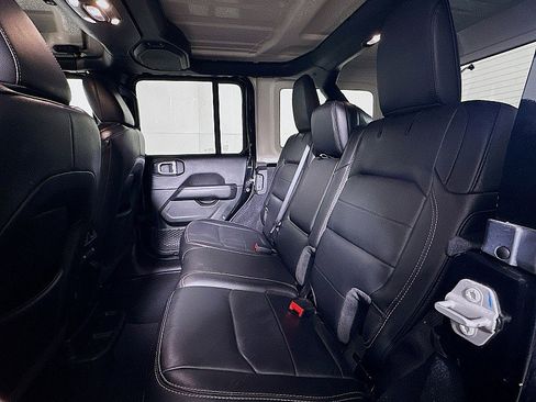 Used 2022 Jeep Wrangler Unlimited Sahara image 21