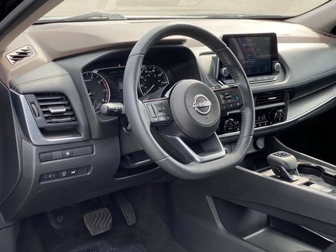 Used 2023 Nissan Rogue SV w/ SV Premium B Package FWD image 11