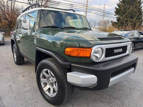 Used 2014 Toyota FJ Cruiser 4WD w/ Upgrade Package image 3
