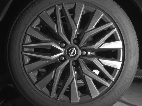 Used 2025 Nissan Altima 2.5 SV FWD image 14