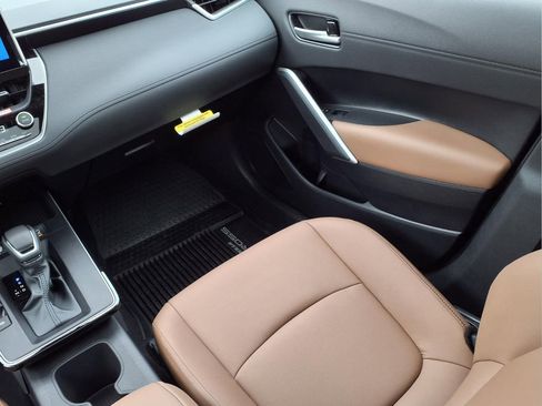 Used 2026 Toyota Corolla Cross XLE image 14