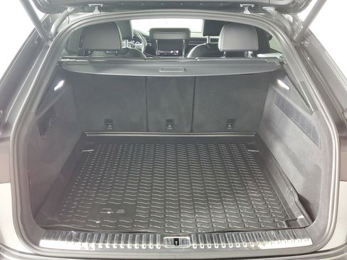 Used 2021 Audi Q8 Premium Plus image 25