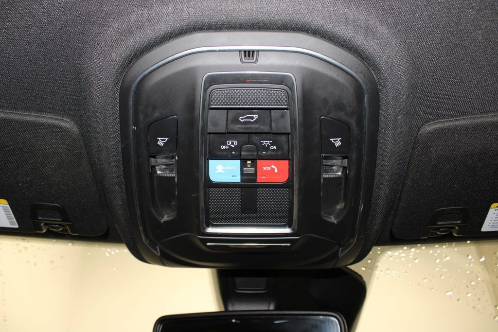 Used 2023 Jeep Grand Cherokee Altitude AWD/4WD image 15
