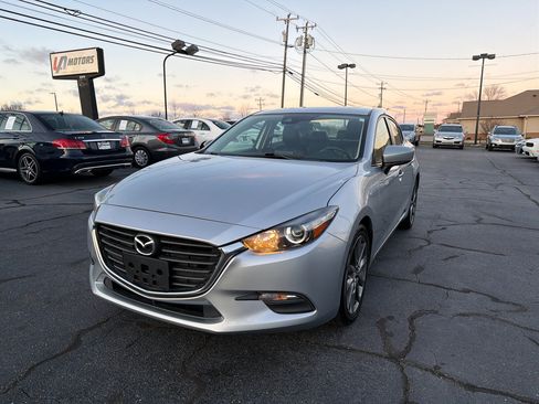 Used 2018 MAZDA MAZDA3 Touring image 9